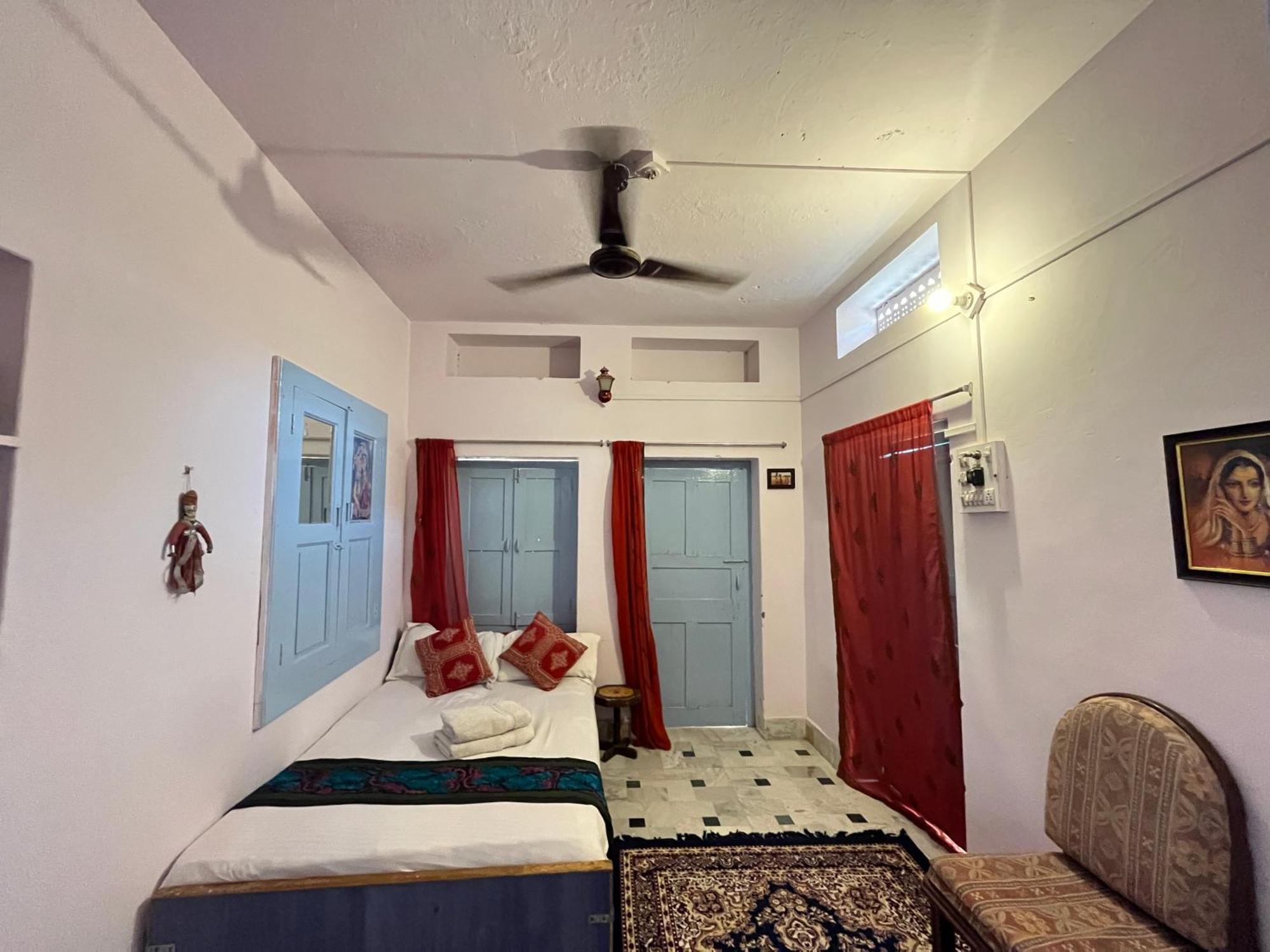 Hostel Marigold Home Stay Jaisalmer Rom bilde
